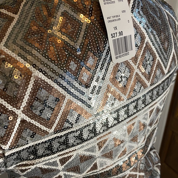 Sequin crop blouse (plus size) - Picture 4 of 5